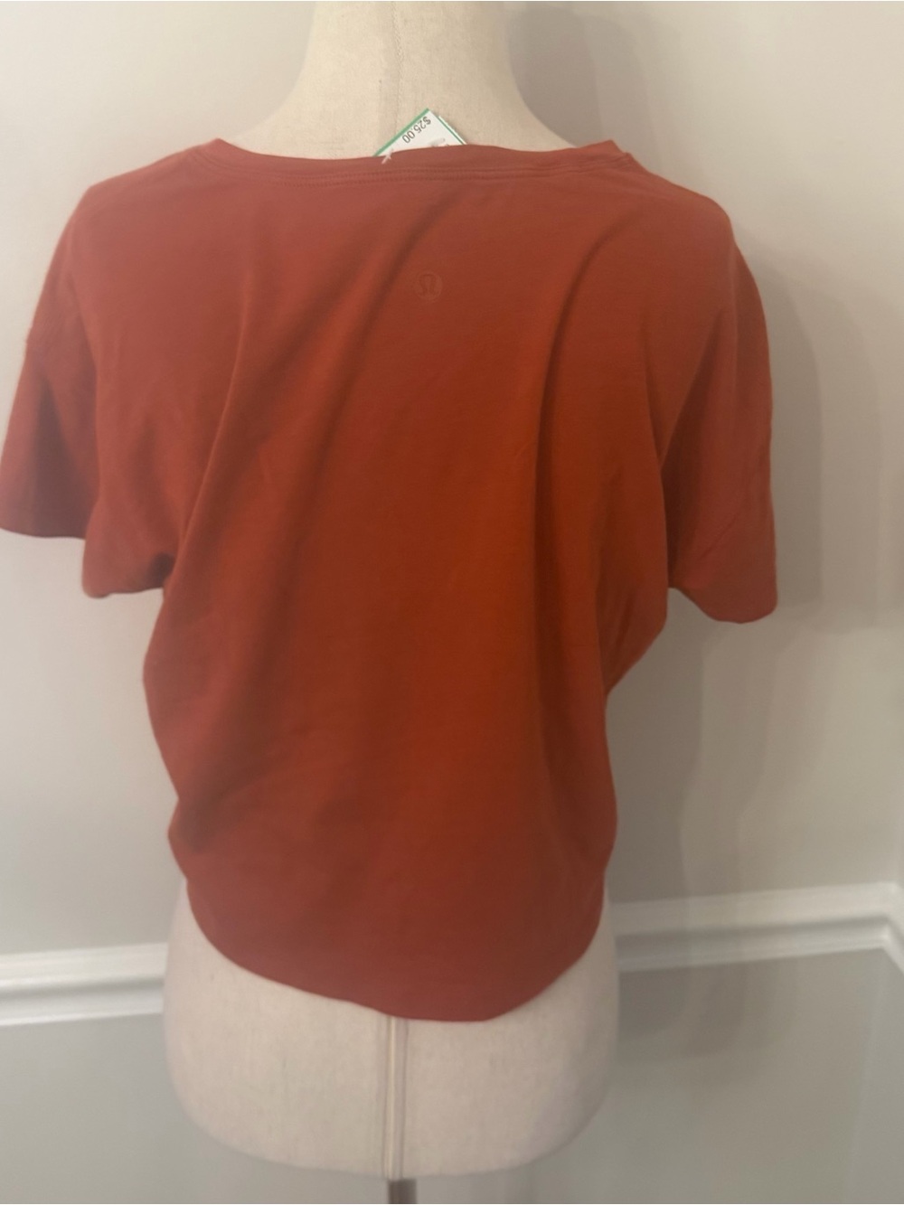Lululemon cropped tshirt in canyon- Size 6 - Picture 5 of 6